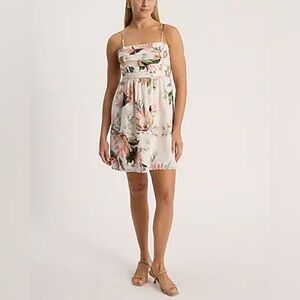 Express Linen-Blend Floral Ruched
Babydoll Dress